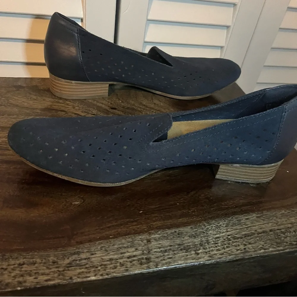 Clarks Blue Casual Flats - Picture 3 of 9